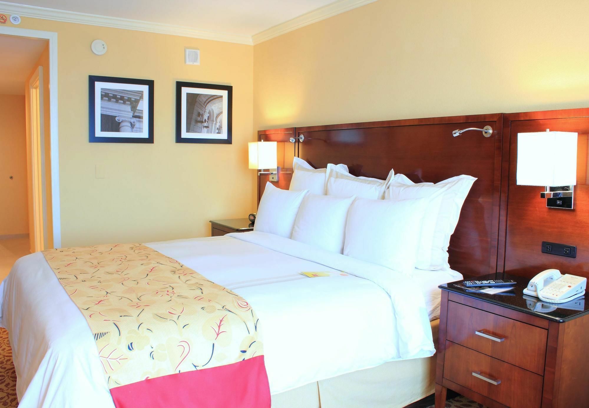 St. Petersburg Marriott Clearwater Hotel Buitenkant foto